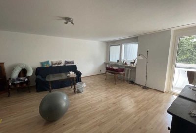 Modernisierte 2-Zimmer-Wohnung mit Balkon und Einbauküche in München