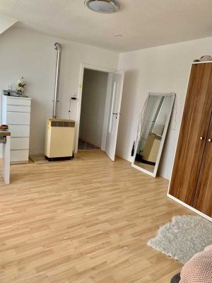 Dachgeschosswohnung an Single zu vermieten