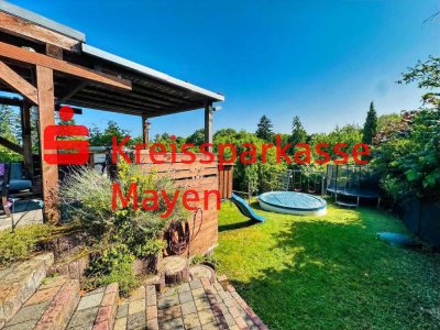 Großes Einfamilienhaus mit Einliegerwohnung und idyllischem Gartenparadies
