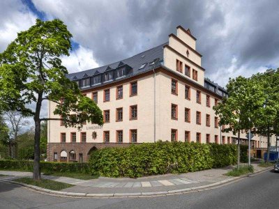 Wunderschöne 3-Zimmerwohnung im denkmalgeschützten Altbau mit Fußbodenheizung und Balkon !