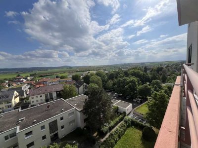 Helle 3,5 Zimmerwohnung mit Weitblick vom Balkon und Tiefgaragenstellplatz