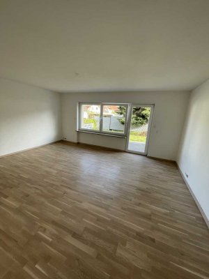 Schöne helle 3,5 Zimmer Wohnung neu saniert EBK, FBH