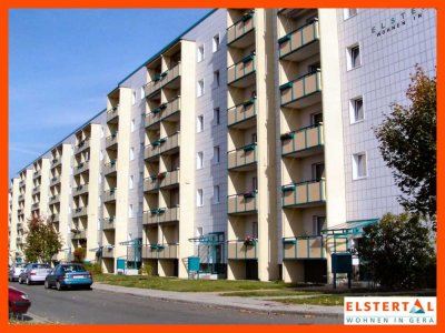 Sanierte Familienwohnung mit Aufzug // Küche mit Fenster // Balkon // grünes Umfeld!