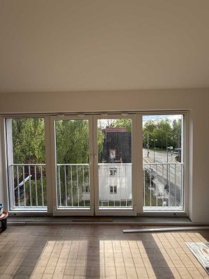 Luxuriöses 3-Zimmer Dachgeschoss-Apartment in Göggingen, renoviert