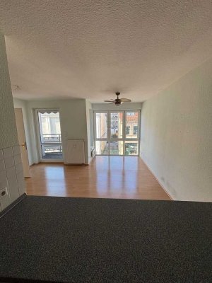###HEIDRICH Immobilien - Helle Wohnung mit Balkon am Antonplatz - bezugsfrei!###