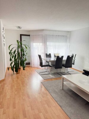 Zentrale Lage, großer Balkon – 2,5 Zimmer! Provisionsfrei!