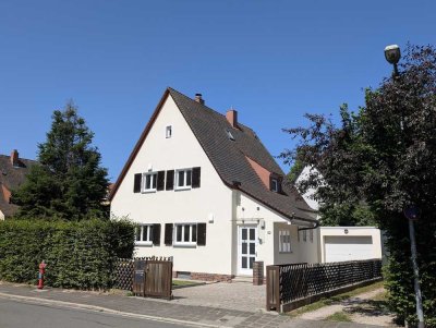 Freistehendes Haus mit Garten, Terrasse, ausgeb. Dachboden, EBK