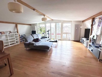 ***Loft-artige*** 2,5-Zimmer-Mansardenwohnung ***absolut ruhige Lage***