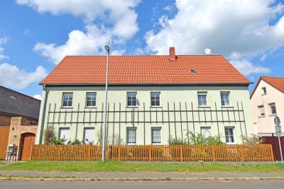 Teilsanierter 4-Seitenhof in Seenähe