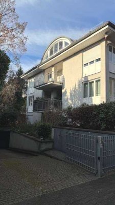Bestlage, am Rande des Dichterviertels, renoviert und modernisiert!