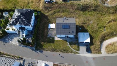 Freistehendes Einfamilienhaus mit großzügigem Grundstück und moderner Ausstattung