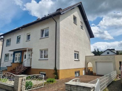Die Doppelhaushälfte in Bruchköbel Stadt - Einliegerwohnung und großes Grundstück