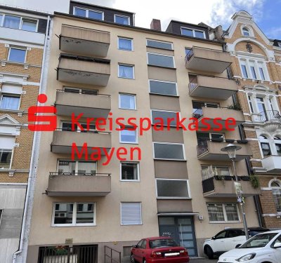 Südliche Vorstadt: Renovierungsbedürftige 3 ZKB-Wohnung m. 2 Blk. u. Aufzug