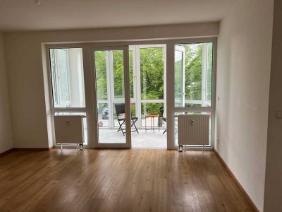 Lichtdurchflutete 2 Zimmerwohnung mit Wintergarten und Balkon in zentraler Lage in Dachau