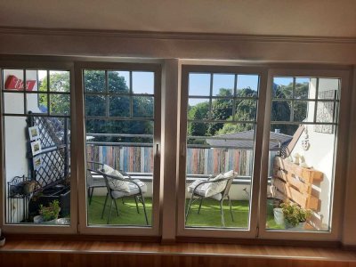 2 Zimmer  Dachgeschosswohnung zentral in Schenefeld - mit 2 Balkonen, Einbauküche, Garage, Fahrstuhl