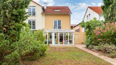 Hier beginnt Ihr neues Kapitel: gepflegtes RH mit Wintergarten, Kamin und Gartenidylle