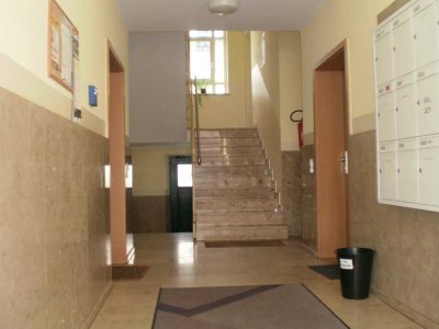 Frisch saniert - Balkon - Tageslichtbad mit Wanne und Dusche !