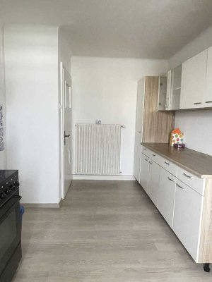 Gepflegte 3 Zimmer, Küche und Bad Wohnung mit EBK