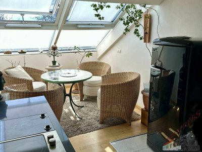 Liebevolle 2 Zimmer- oder Atelierwhg. - DG - Salzburgblick - gemauerter Kaminofen - Sichtdachstuhl