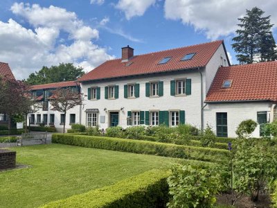 Große Wohnung im Historischen Rolshoverhof in Poll