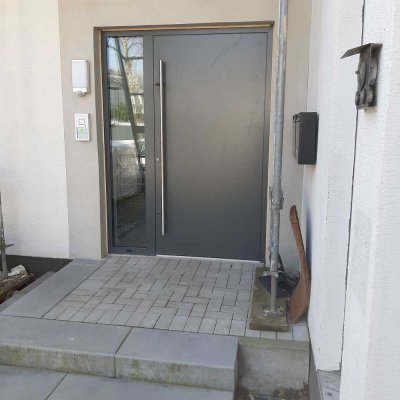 WG geeignete Terrassenwohnung mit 4 Schlafzimmer und großzügigem Wohnbereich