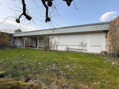 Flachdachbungalow mit Atrium und großem Garten – seltene Gelegenheit in Karlsruhe- Rüppurr
