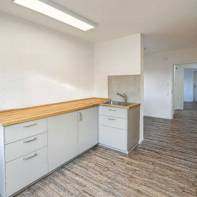 Teilmöblierte große Einliegerwohnung mit eigenem Gartenanteil in Gechingen – ab Oktober zu vermieten
