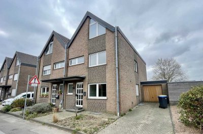 Preisreduzierung! Großzügige Doppelhaushälfte mit Garage in Heinsberg (Karken)