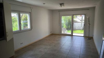 Ansprechende 2-Zimmer-Erdgeschosswohnung mit Terrasse und Einbauküche in Rodenbach
