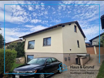 Einfamilienhaus mit Einliegerwohnung und 2 Garagen in ruhiger Lage von Sonnenbühl (Genkingen)
