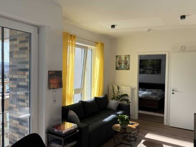Komplett Möbiliert Moderne 2-Zimmer-Wohnung mit Balkon und Aufzug