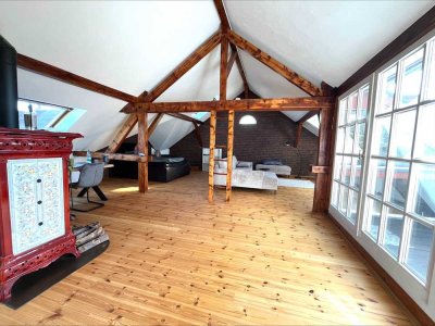 Atelierwohnung/ Loftwohnung mit Loggia in mediterraner Hofanlage