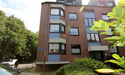 ERDGESCHOSSWOHNUNG IN BEGEHRTER LAGE AM SCHMÖLDERPARK! 3-ZIMMER, LOGGIA UND TIEFGARAGENPLATZ!