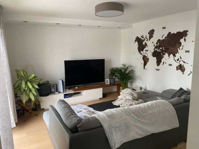 Exklusive, modernisierte 2-Raum-DG-Wohnung mit Balkon und EBK in Cölbe