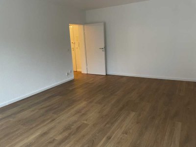 Helle und modernisierte 1-Zimmer Wohnung in Frankfurt-Ginnheim 
mit großem Balkon und EBK