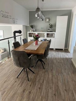 Split-Level-Charme trifft Moderne