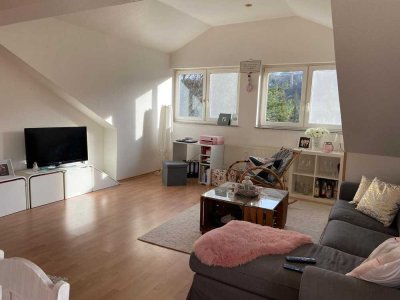 � Charmante 2-Zimmer-Dachgeschosswohnung in Solingen-Stöcken zu vermieten