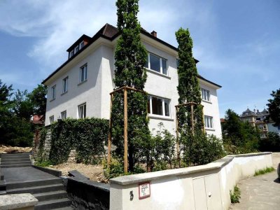 Geräumige, 2019 renovierte 3,5-Zimmer-Wohnung mit Dachterrasse auf dem Ulmer Michelsberg
