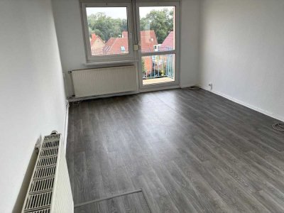 Schöne helle 3 Zimmerwohnung mit Balkon ab sofort verfügbar