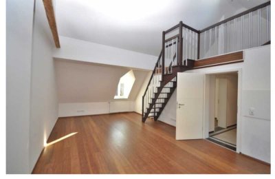 Jakobervorstadt: 3,5 Zimmer Maisonette-Wohnung mit sonniger Dachterrasse