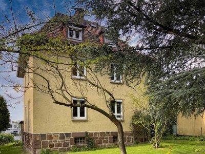 Freistehendes Walmdachhaus aus den Dreißiger Jahren in Kassel nahe Lohfelden