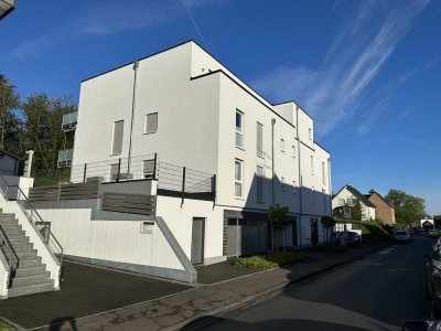 Neuwertige 2-Raum-DG-Wohnung mit Balkon und Einbauküche in Bornheim