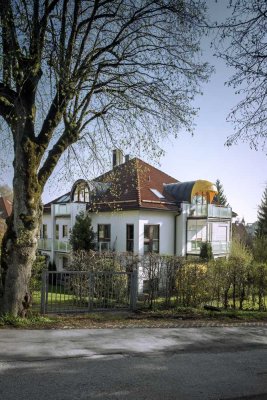 3,5-Zimmer-Dachgeschosswohnung  (3 Zi.+Galerie) mit zwei Balkonen u. Einbauküche in Starnberg