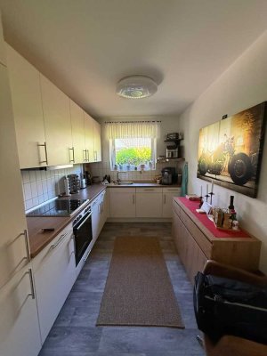 Lichtdurchflutete 3-Zi.-Wohnung mit zwei Terrassen, eigenem Garten und Wohlfühlambiente