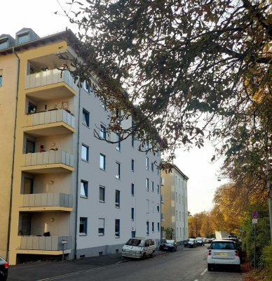 Geschmackvolle 2,5-Raum-Wohnung mit gehobener Innenausstattung mit Balkon und EBK in Würzburg