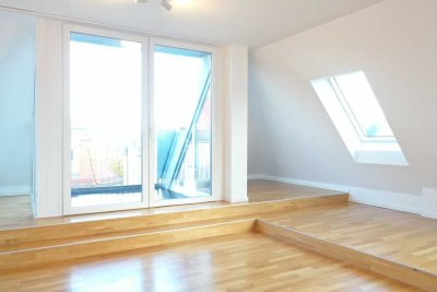 Neuwertige 2-Raum-Terrassenwohnung mit drei Dachterassen, Klimaanlage und Einbauküche in München