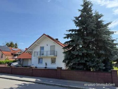 Gepflegtes Einfamilienhaus mit Garage, Keller und viel Platz für die Familie