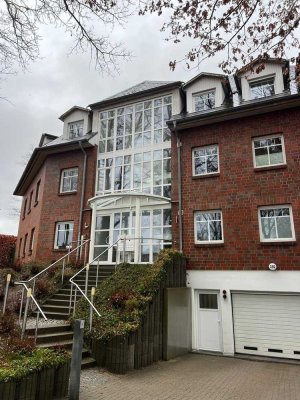 Stilvoll wohnen in Hamburg-Sasel: 3,5 Zimmer auf 117 m² mit Aufzug & 2 TG-Stellplätzen