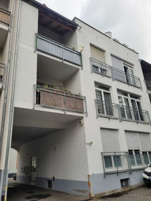 STOP STOP STOP!
Hübsche 3 Zimmerwohnung mit Balkon und Stellplatz zur Altersvorsorge.