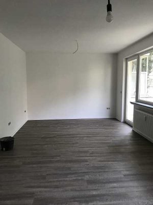 frisch renovierte 2 Zimmer Wohnung mit Balkon
